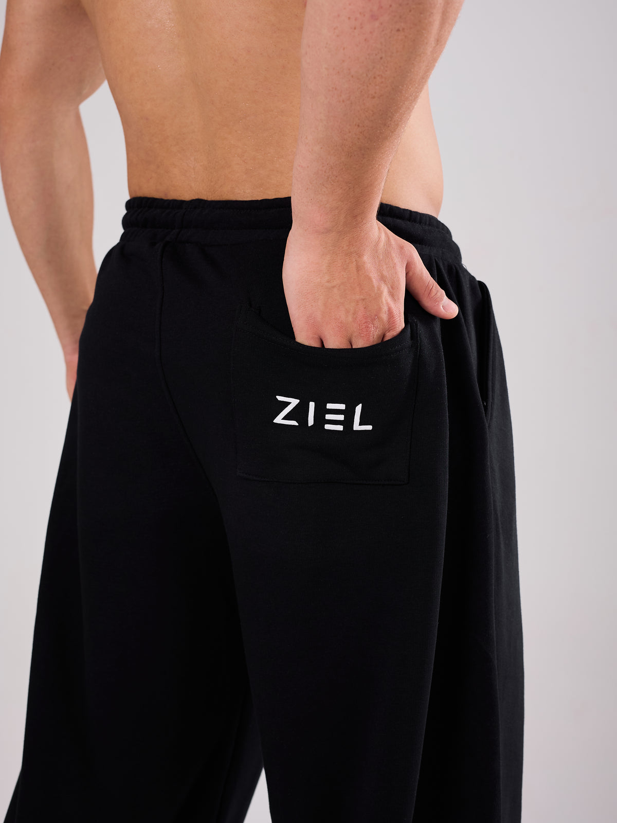 Two Tuck Pants - Black